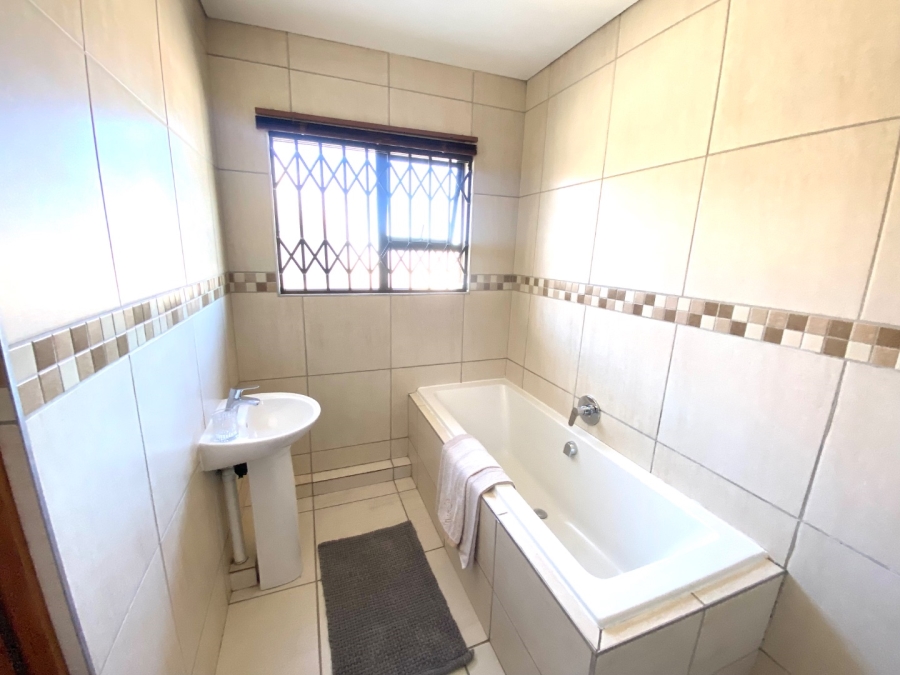 3 Bedroom Property for Sale in Vista Park Free State